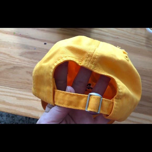 Signature B fitted hats - Picture 3 of 3